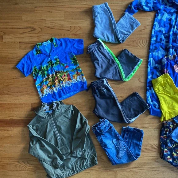 Bundle of 12 Items! Boys size 4 - Picture 3 of 10